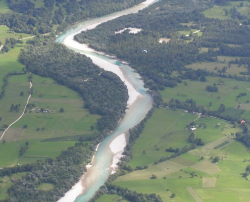 Soca von oben mit Kiesbänken